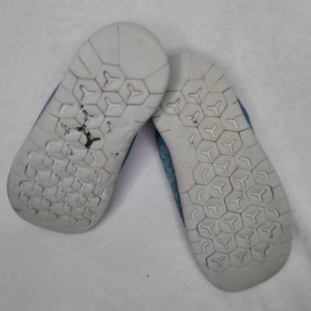 Girls size 1.5 Nike tennis shoes - Picture 2 of 4